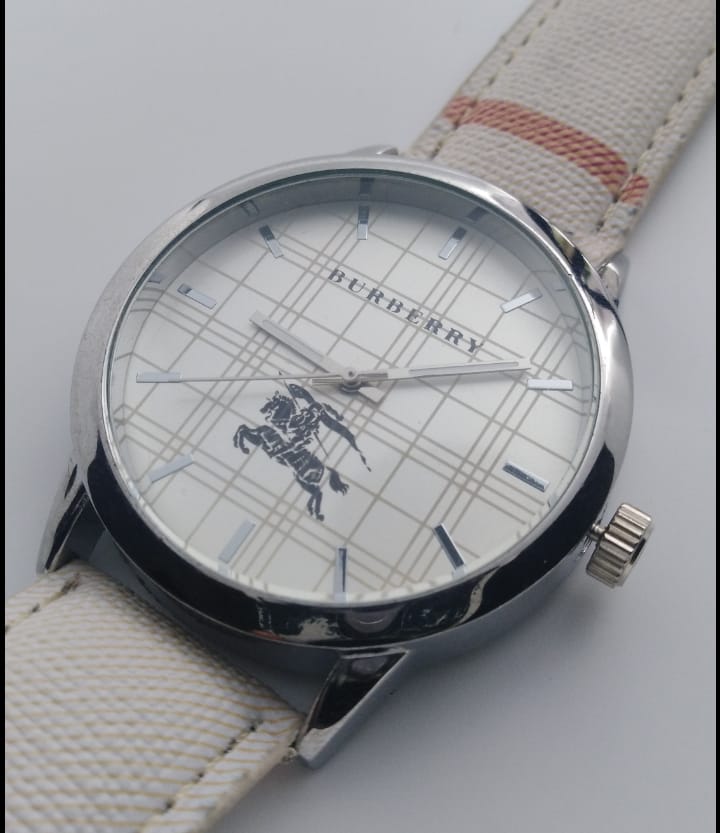 Reloj clon Burberry blanco